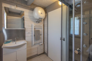 Cottage Massey Ferguson bagno doccia idromassaggio